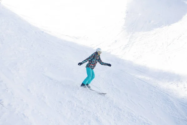 Invierno Ocio Deporte Concepto Personas Esquiador Las Montañas Pista Preparada — Foto de Stock