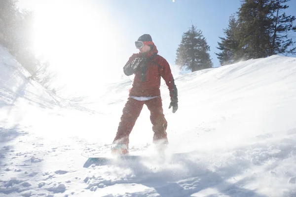 Invierno Ocio Deporte Gente Concepto Snowboarder Activa Saltando Las Montañas — Foto de Stock