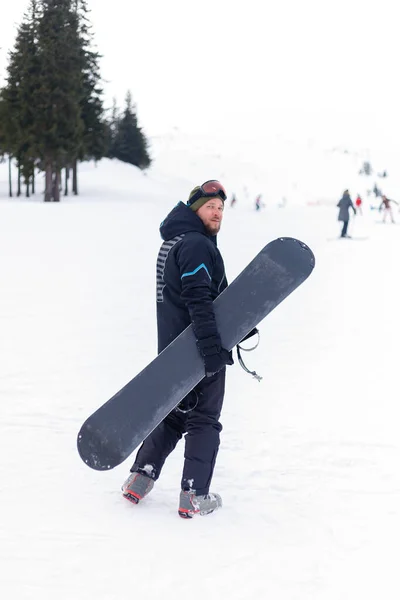 Zima Volný Čas Sport Lidé Koncept Snowboardista Helmě Stojí Samém — Stock fotografie