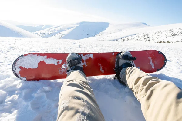 Snowboardista Sedí Relaxačním Momentu Při Západu Slunce Francouzských Alpách Lyžařské — Stock fotografie