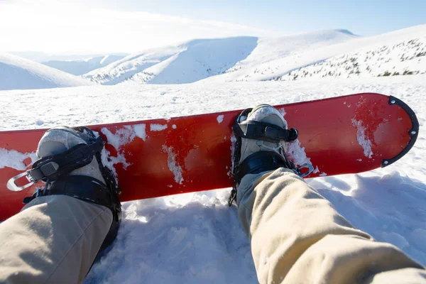 Snowboardista Sedí Relaxačním Momentu Při Západu Slunce Francouzských Alpách Lyžařské — Stock fotografie