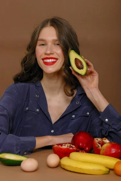 Mujer Joven Grupo Frutas Concepto Salud Nutrición Saludable — Foto de Stock