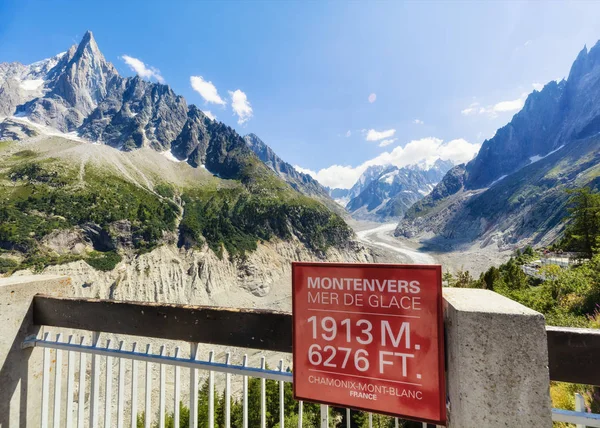 Viajando para belos Alpes franceses no verão — Fotografia de Stock