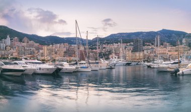Hiçbir insan ile Monaco promenade üzerinde akşam
