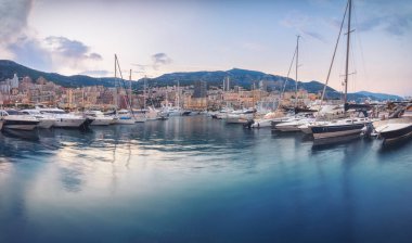 Hiçbir insan ile Monaco promenade üzerinde akşam