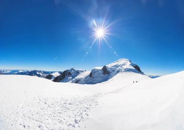 Trekking to the top of Mont Blanc mountain in French Alps — Stock Photo, Image