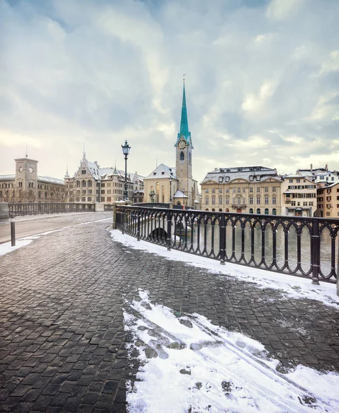 Old Zurich town in winter, view on lake — Stock Photo, Image