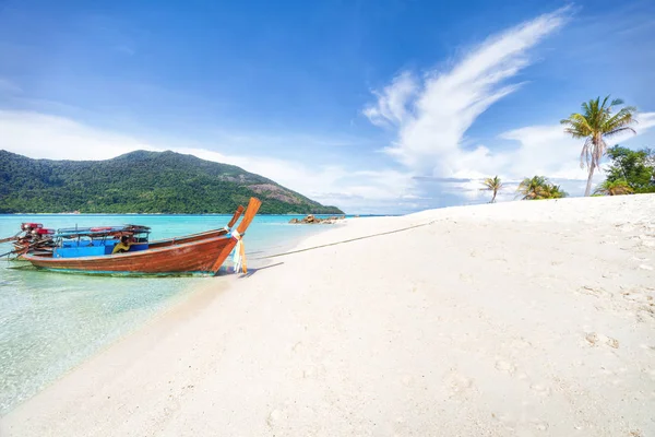 Paraíso de playa tropical asiática en Tailandia — Foto de Stock