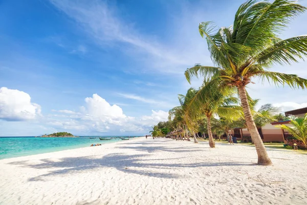 Paraíso de playa tropical asiática en Tailandia — Foto de Stock