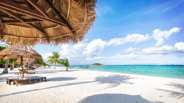 Paraíso de playa tropical asiática en Tailandia — Foto de Stock