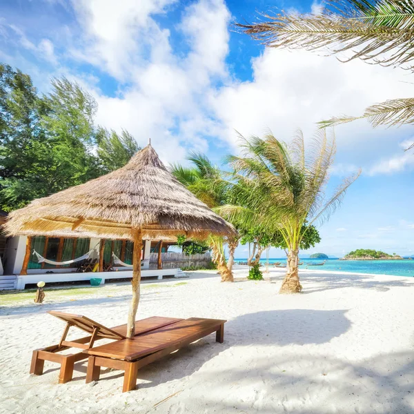 Paraíso de playa tropical asiática en Tailandia — Foto de Stock