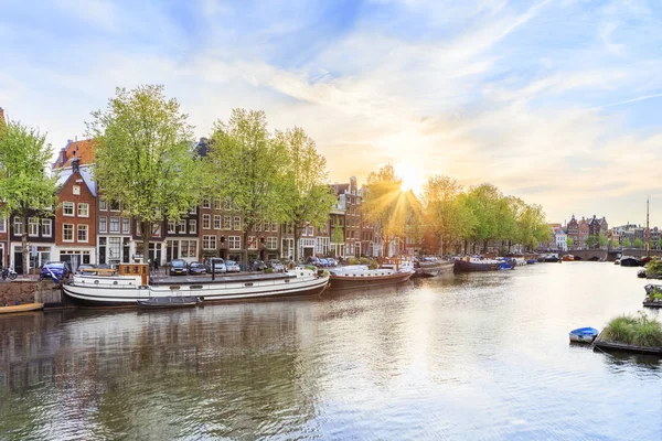 Gamla stan i amsterdam — Stockfoto