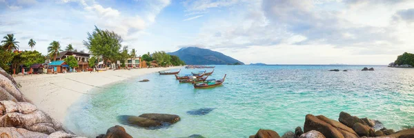 Panorama de praia paradisíaca asiática na Tailândia — Fotografia de Stock