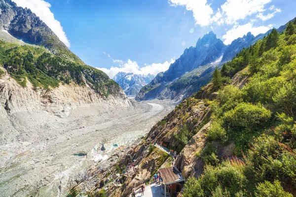 Traveling to beautiful French Alps in summer — Stock Photo, Image