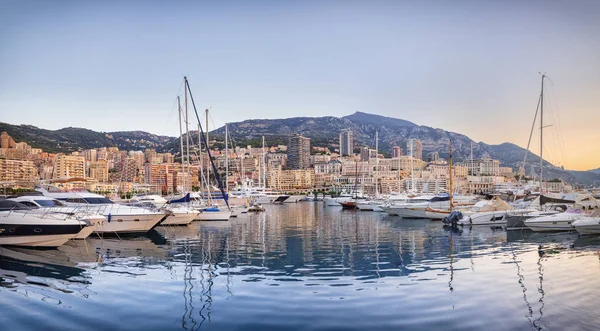 Yachten in Monaco festgemacht Stockbild