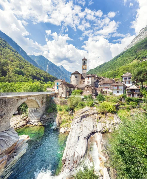 Reisen in die schöne Schweiz im Sommer lizenzfreie Stockfotos