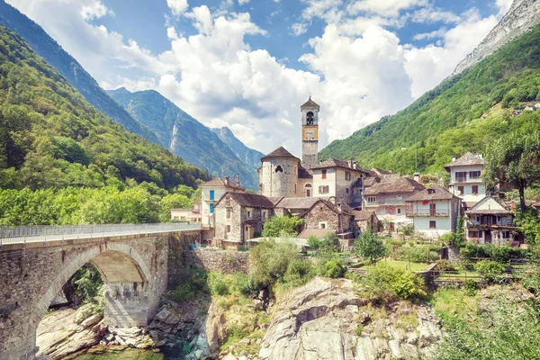 Traveling to beautiful Switzerland in summer — Stock Photo, Image