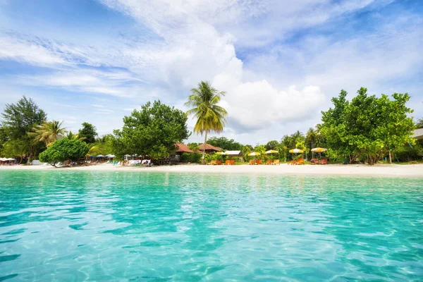 Panorama vom asiatischen paradies strand in thailand lizenzfreie Stockbilder