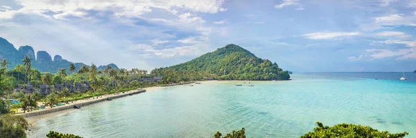 Panorama de la puesta de sol de la isla Phi-Phi desde el mirador en la montaña —  Fotos de Stock