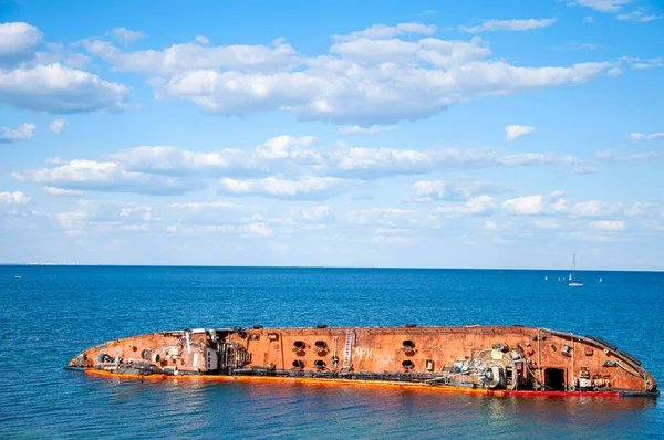 Delfi tankeri, Odessa sahilinde battı.