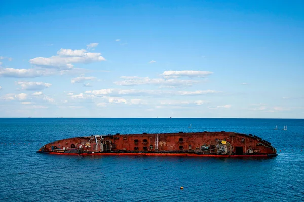 Delfi tankeri, Odessa sahilinde battı.