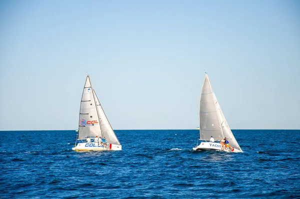 Weiße Segel Auf Dem Meer Segeln Segelwettbewerbe — Stockfoto