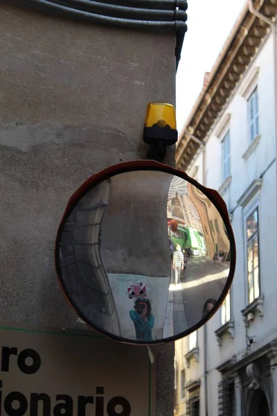 Tükröződés Utca Tükrében — Stock Fotó