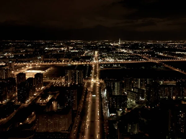 Drone Com Vista Para Cidade Noite Ruas Iluminadas Escuro — Fotografia de Stock