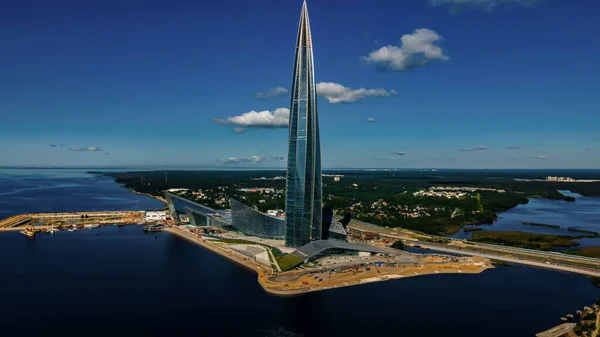 St. Petersburg, Finlandiya Körfezi kıyısındaki Gökdelen Lakhta Merkezi,