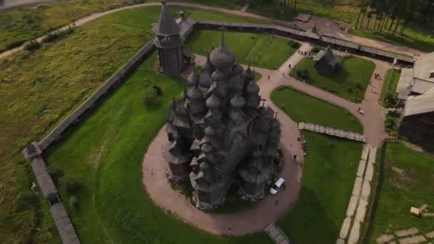 Luftaufnahme der orthodoxen Dreifaltigkeitskathedrale, St. Petersburg, Russland — Stockvideo