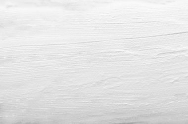 Beyaz kozmetik krem lekesi ve leke dokusu arka planı. Kar beyazı kremalı madde, temel, yüz maskesi yakın plan. Soyut arkaplanı boya. Akrilik, yağ yüzeyi makro duvar kağıdı.