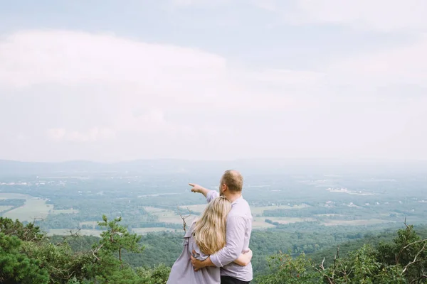 Happy Love Couple Looking Summer Landscape — Stock Photo, Image