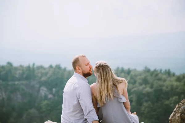 Happy Love Couple Looking Summer Landscape — Stock Photo, Image
