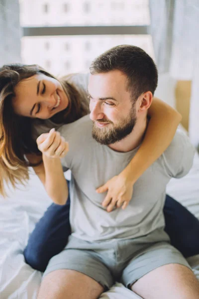 Portrait Happy Beautiful Couple Bed Home — Stock Photo, Image