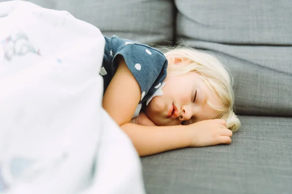 Little Blonde Girl Sleeping Peacefully Sofa Day — Stock Photo, Image