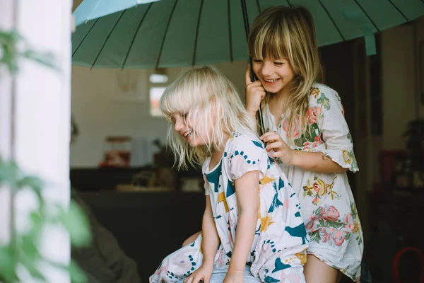 Two Little Cute Sisters Laughing Together Holding Big Green Umbrella — Stock Photo, Image