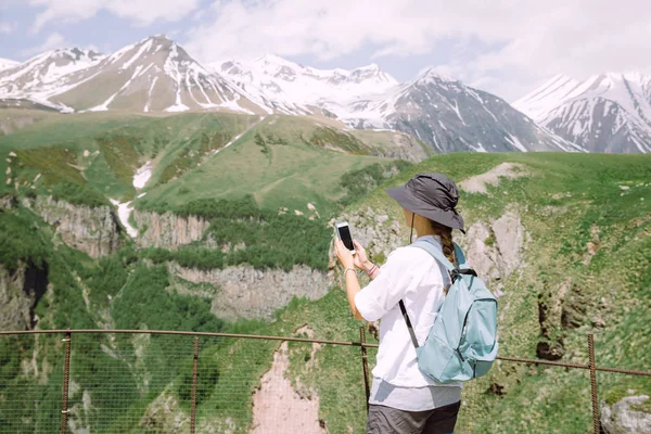 Young Woman Tourist Taking Picture Her Mobile Phone Mountains — Stock Photo, Image