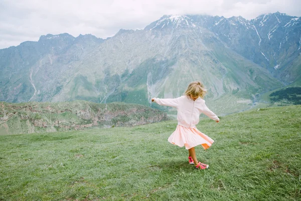 Little Cute Girl Swirling Middle Valley Georgia — Stock Photo, Image