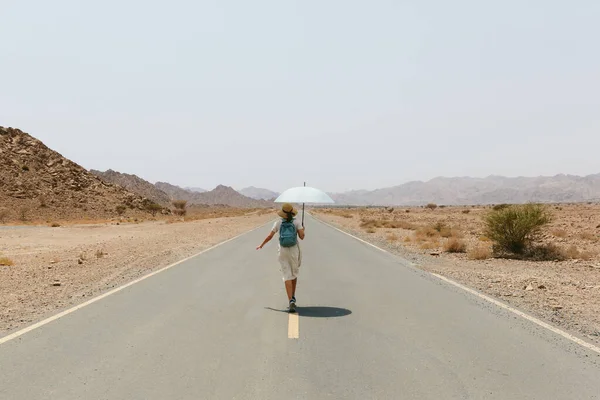 Woman Umbrella Deserted Road Mountains — Stock Photo, Image