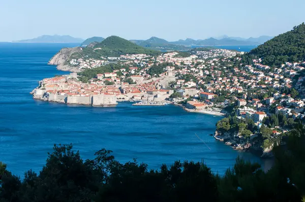 Antiguo Muelle Dubrovnik Con Montañas Mar Circundantes Día Soleado — Foto de Stock