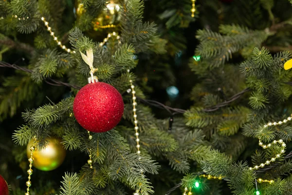 Yeni Yıl Kutlama Oyuncaklar Noel Ağacına Arka Plan Asmak — Stok fotoğraf