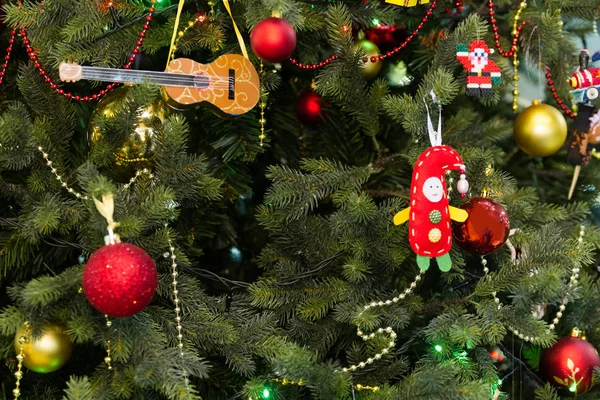 Yeni Yıl Kutlama Oyuncaklar Noel Ağacına Arka Plan Asmak — Stok fotoğraf