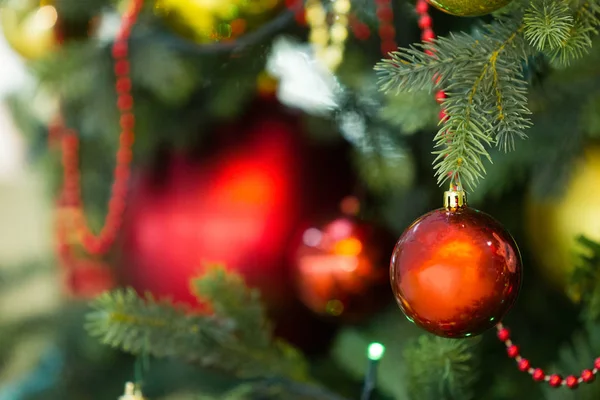 Nouvel Fête Jouets Accrochés Sur Sapin Noël Fond — Photo