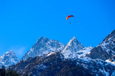 Kar Dağı 'nda paragliding