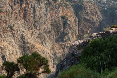 Güzel yüksek Türk dağları ve kazmaları