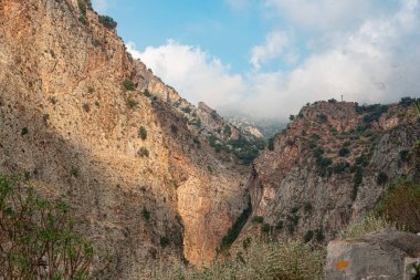 Güzel yüksek Türk dağları ve kazmaları