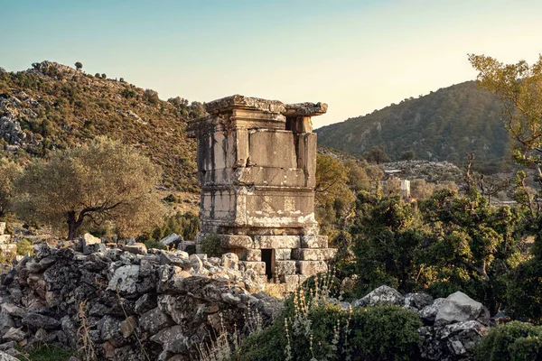 Sidyma şehrindeki antik uygarlığın mezarları.