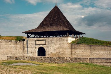 Nehirdeki Ukrayna Şatosu Hotyn