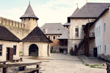 Nehirdeki Ukrayna Şatosu Hotyn