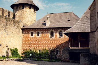 Nehirdeki Ukrayna Şatosu Hotyn